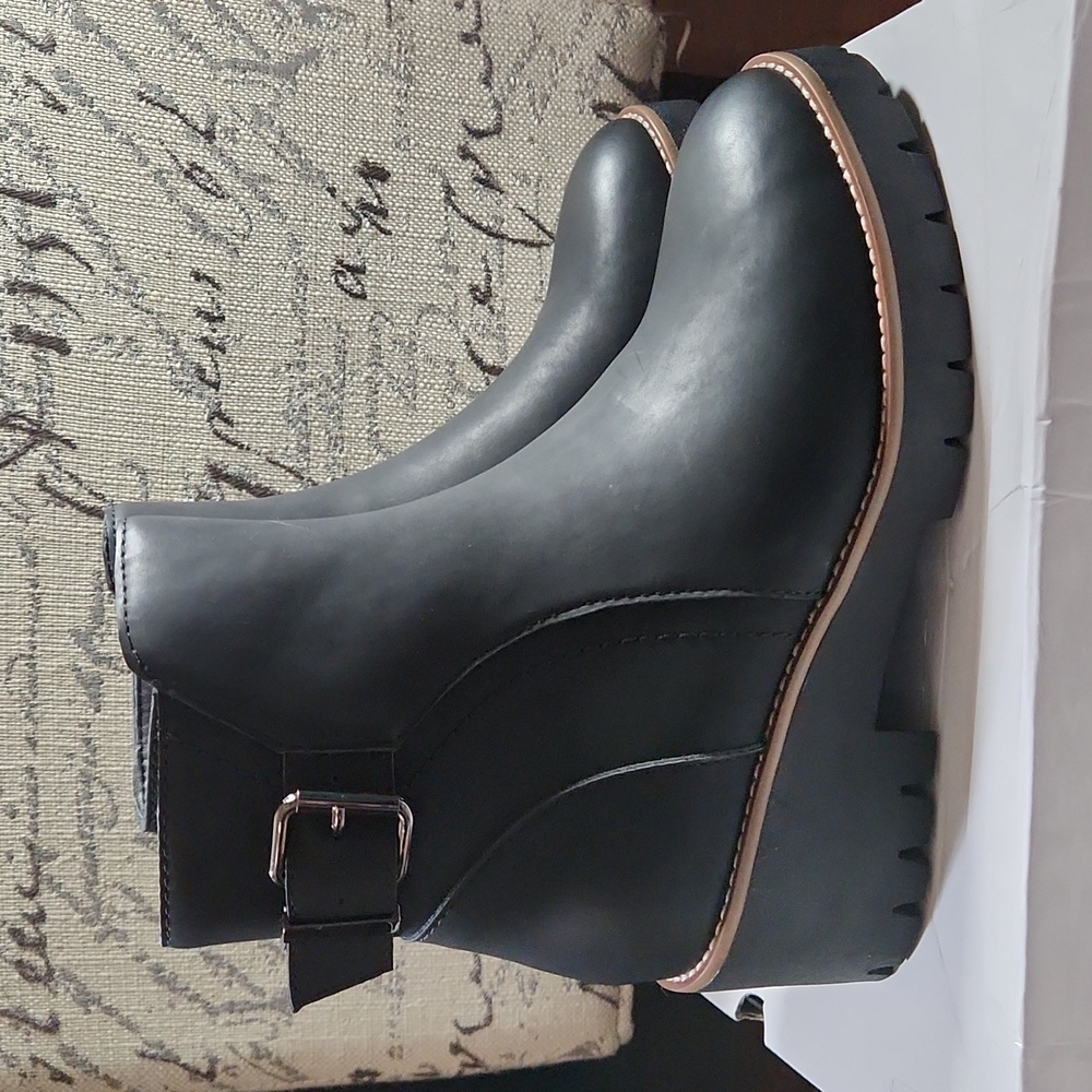 Aqua Collage Desiree Lug Waterproof Boots